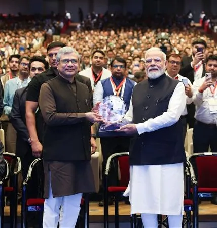 भारत में सेमीकंडक्टर उद्योग की नींव रखी जा चुकी है, अब इसे तेजी से आगे बढ़ाने का समय है: अश्विनी वैष्णव