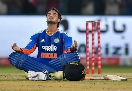 अभिषेक शर्मा का ऐतिहासिक शतक, तीसरे टी20 में भारत ने 7 विकेट खोकर बनाए 221 रन