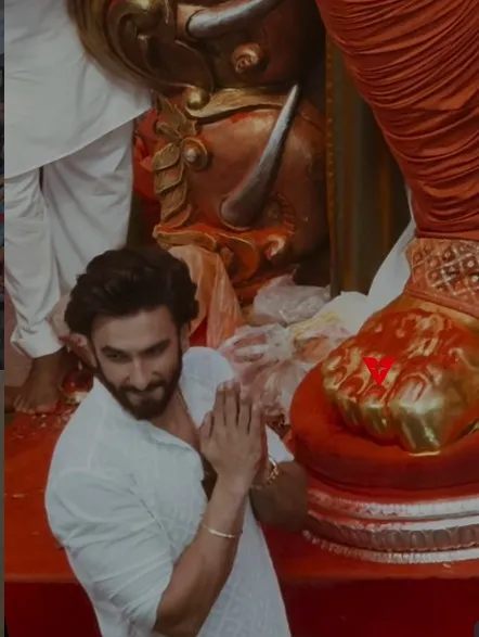 लालबागचा राजा के दरबार में सितारों का मेला, रणवीर सिंह ने बप्पा का लिया आशीर्वाद