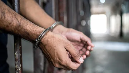 क्रिकेट टिकट की कालाबाजारी के खिलाफ बड़ी कार्रवाई: अरुण जेटली स्टेडियम के आसपास से 19 आरोपी पकड़े गए क्रिकेट टिकट की कालाबाजारी के खिलाफ बड़ी कार्रवाई: अरुण जेटली स्टेडियम के आसपास से 19 आरोपी पकड़े गए
