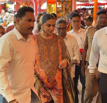 दूसरी बार माता-पिता बनने वाले हैं रणवीर-दीपिका, सिद्धिविनायक मंदिर पहुंचकर लिया बप्पा का आशीर्वाद