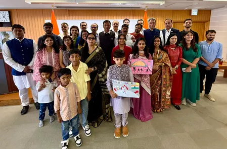 एशियन गेम्स: भारतीय मूल के लोगों से मिले मनसुख मांडविया, कहा- जापान के दिल में घर जैसा एहसास एशियन गेम्स: भारतीय मूल के लोगों से मिले मनसुख मांडविया, कहा- जापान के दिल में घर जैसा एहसास