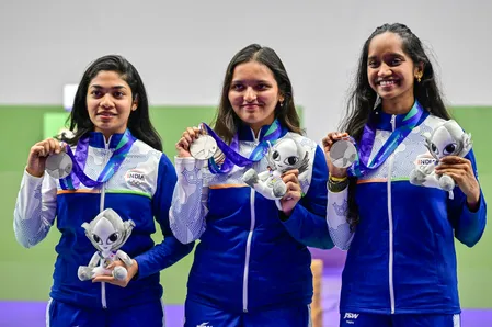 'महिला खिलाड़ियों की उपलब्धियां तारीफ के काबिल', सिल्वर मेडल जीतने पर सीएम विजय ने दी बधाई