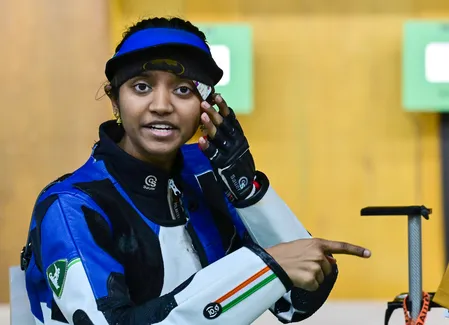 एशियन गेम्स: एलावेनिल ने 10 मीटर एयर राइफल में रजत पदक जीता एशियन गेम्स: एलावेनिल ने 10 मीटर एयर राइफल में रजत पदक जीता