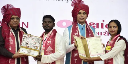 गुजरात: बिरसा मुंडा ट्राइबल यूनिवर्सिटी के पहले दीक्षांत समारोह में 667 छात्रों को मिलीं डिग्रियां