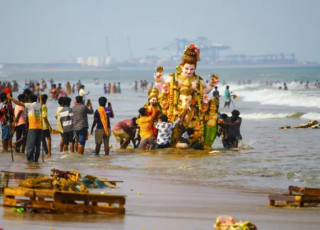 मुंबई में गणेशोत्सव के सातवें दिन 6,436 गणेश प्रतिमाओं का विसर्जन, कोई अप्रिय घटना नहीं