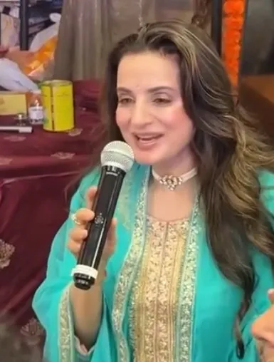 गणेश चतुर्थी पर न्यूयॉर्क पहुंचीं अमीषा पटेल, बोलीं-परंपरा को जिंदा देखकर गर्व हुआ