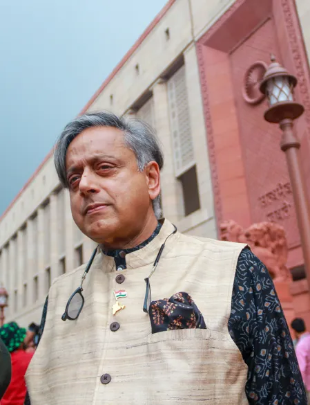 केरल फिल्म फेस्टिवल में 31 फिल्मों पर विवाद, शशि थरूर के पोस्ट के बाद सूचना-प्रसारण मंत्रालय ने दी सफाई