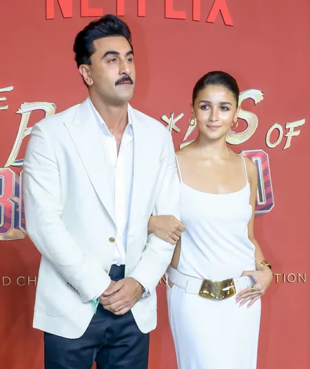 ‘लव एंड वॉर’ के फर्स्ट लुक पर आलिया भट्ट ने रणबीर कपूर को कहा- हे हैंडसम
