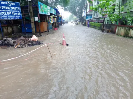 जमशेदपुर में खरकई नदी खतरे के निशान के ऊपर, जलाशयों का पानी छोड़े जाने से बाढ़ का खतरा