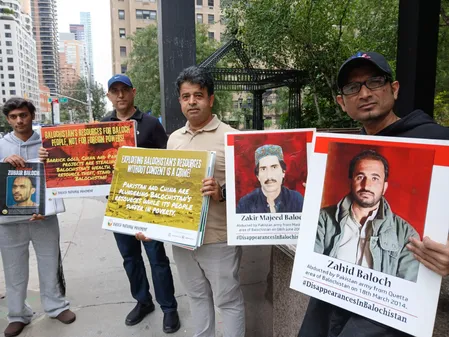 शहबाज शरीफ के संबोधन के दौरान बलूच और पश्तून कार्यकर्ताओं ने जताया व‍िरोध, यूएन परिसर के बाहर क‍िया प्रदर्शन