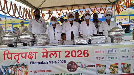 बिहार : गयाजी में पितृपक्ष में दिख रहा आस्था के साथ सेवा का संकल्प भी, श्रद्धालुओं की थाली सजा रही ‘जीविका दीदी की रसोई’