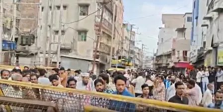 उज्जैन में शाही मस्जिद का हिस्सा हटाए जाने को लेकर बवाल; पत्थरबाजी के बीच छोड़े गए आंसू गैस के गोले