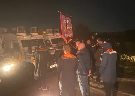 उत्तरी आयरलैंड में 28 साल बाद 'ऑरेंज ऑर्डर मार्च', पोर्टाडाउन में सैकड़ों प्रदर्शनकारियों ने रास्ता रोका