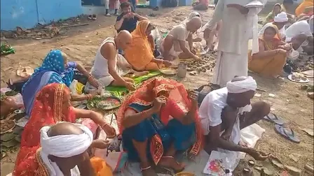औरंगाबाद के पुनपुन तट पर उमड़ा आस्था का जनसैलाब, पितृ मोक्ष के लिए हजारों श्रद्धालुओं ने किया पिंडदान