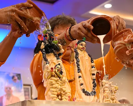 'जय कन्हैया लाल की' : मथुरा, दिल्ली से लेकर नोएडा तक उत्सव, कृष्ण के जन्म पर हर तरफ उल्लास 'जय कन्हैया लाल की' : मथुरा, दिल्ली से लेकर नोएडा तक उत्सव, कृष्ण के जन्म पर हर तरफ उल्लास