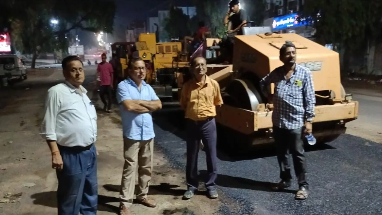 शहर की सडक़ों पर शुरु हुआ पेंचवर्क एवं डामरीकरण कार्य