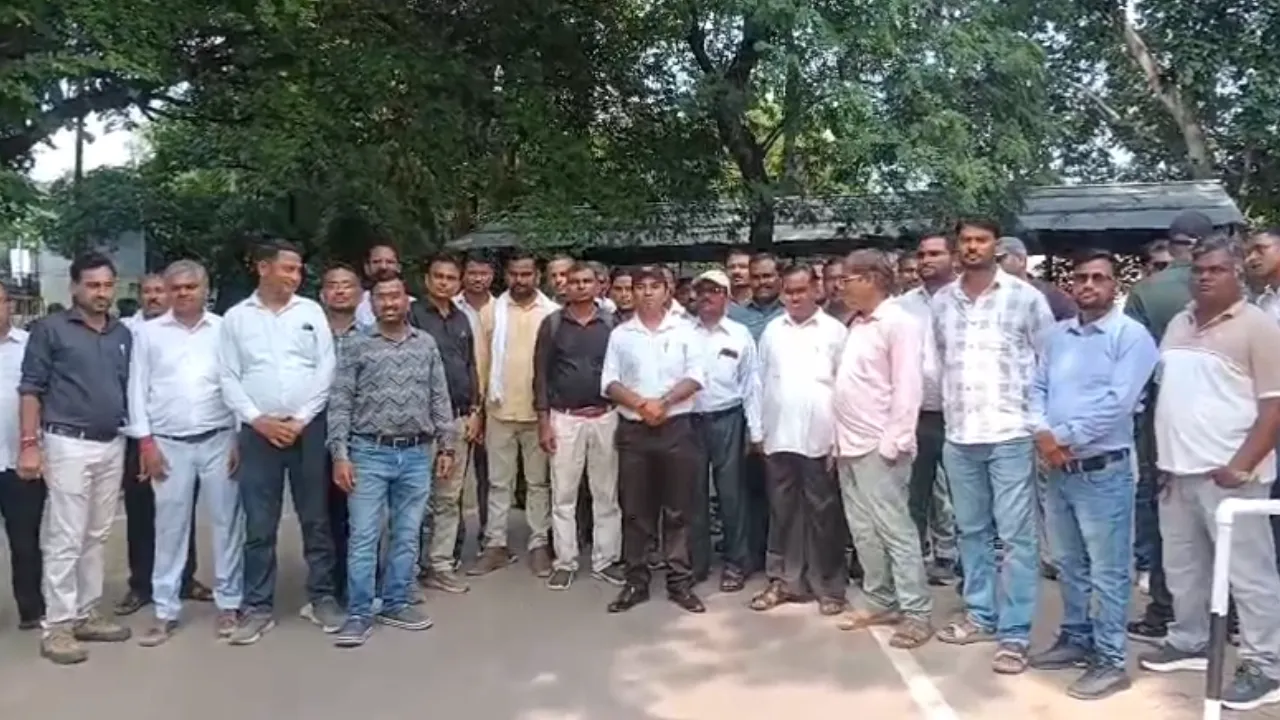 पदोन्नति में 50 वर्ष की आयु सीमा समाप्त करने और स्वामित्व योजना के निष्पादक दायित्व से मुक्त करने की मांग