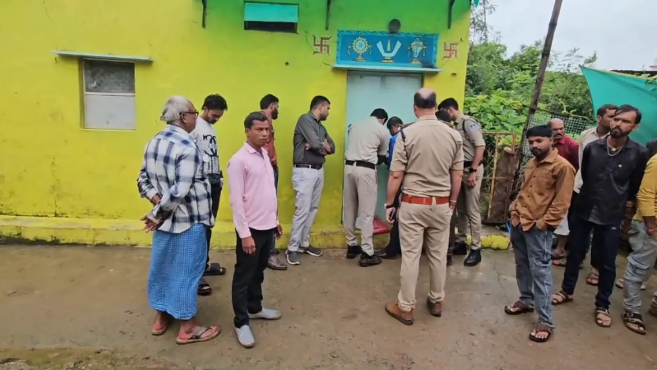 झोलाछाप डॉक्टरों पर प्रशासन की बड़ी कार्रवाई, तीन क्लीनिक सील