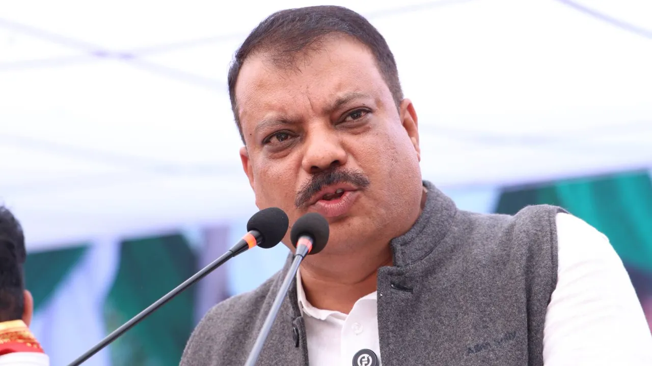 मध्य प्रदेश में कुपोषण से मर रहे बच्चे और सड़ रहा अनाज