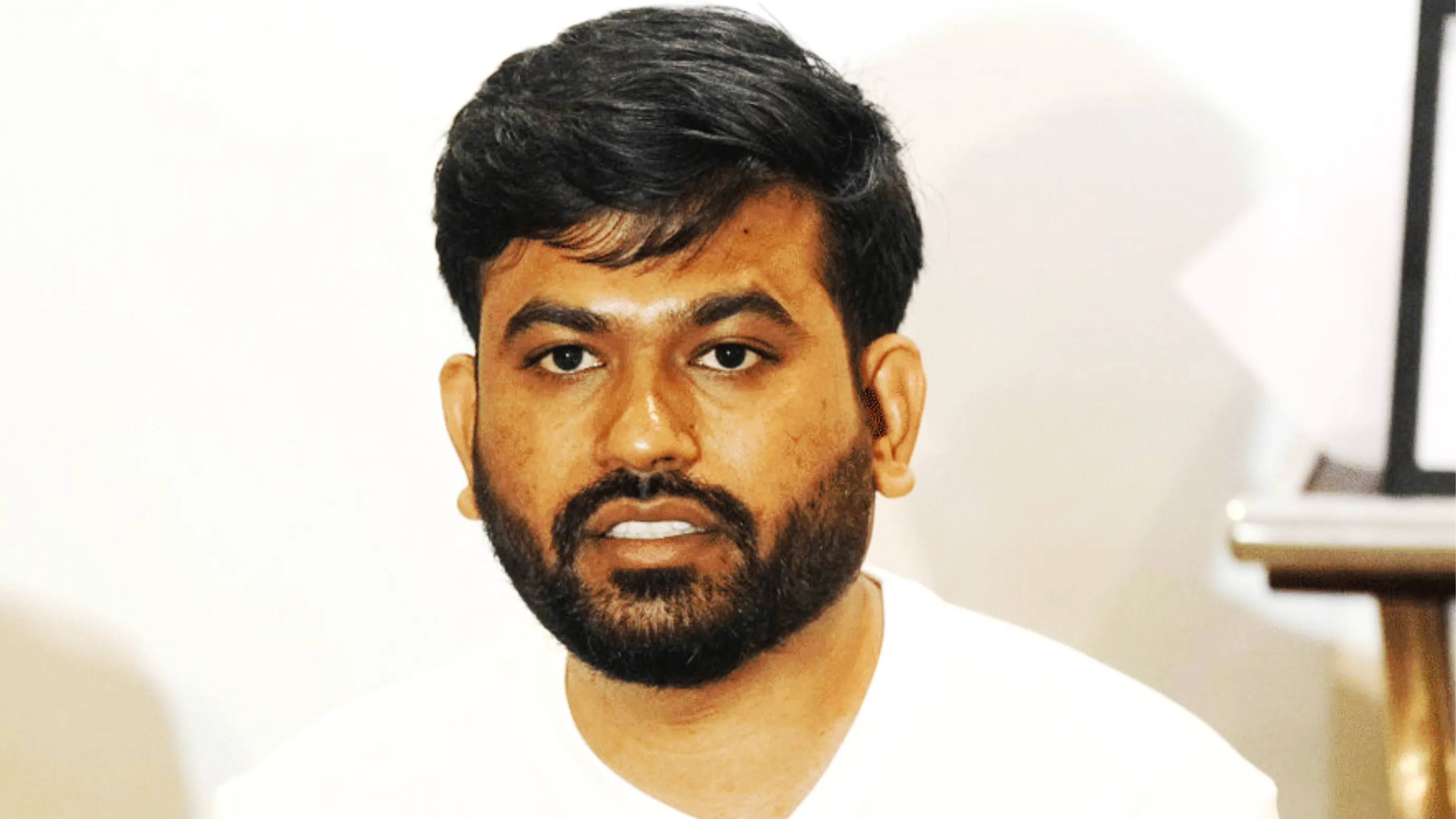अभिजीत दीपके ने दिवाली तक टाले सभी प्रदर्शन, बोले- परिवार के साथ मनाएं त्यौहार