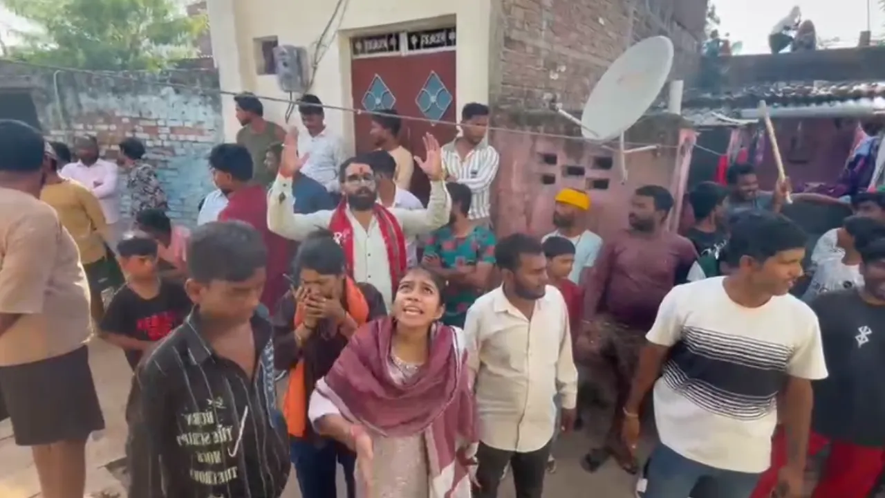 धर्म परिवर्तन का प्रलोभन देकर प्रेरित करने का आरोप, पुलिस ने महिला समेत 3 पर दर्ज किया मामला
