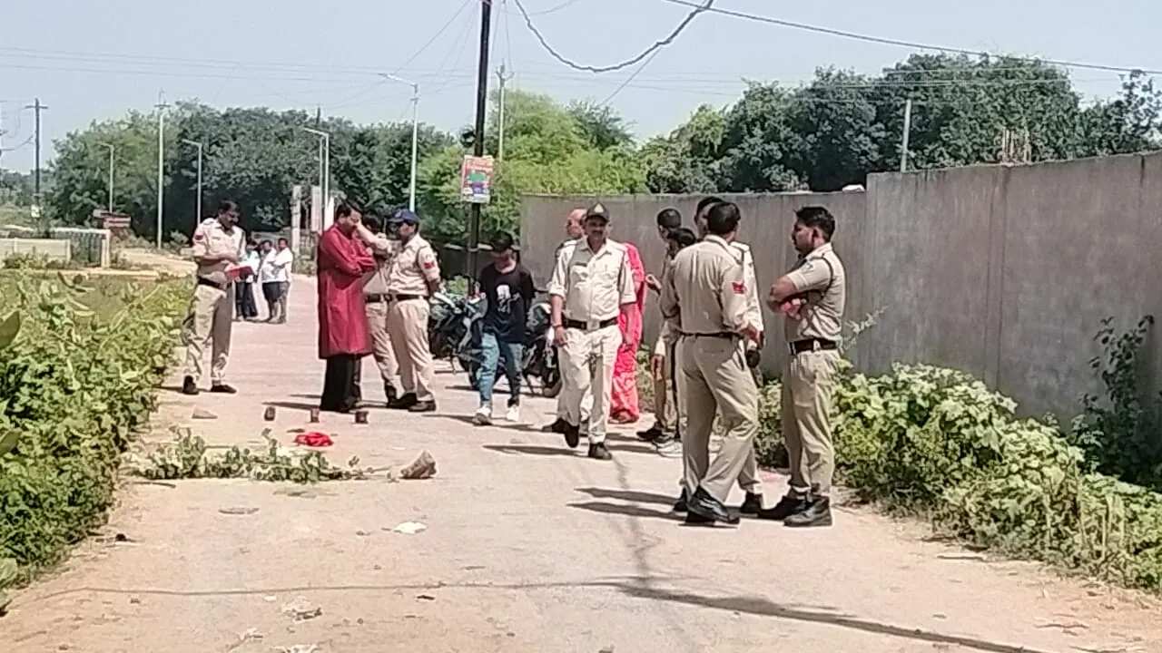 दिनदहाड़े हत्या से इलाके में दहशत, घटनास्थल को किया गया सील, जांच में जुटे आला अधिकारी