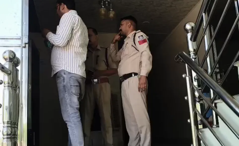 भाजपा नेता के पिता पर लाठी-डंडों से जानलेवा हमला, छतरपुर के युवक सहित 5 नामजद आरोपियों पर FIR