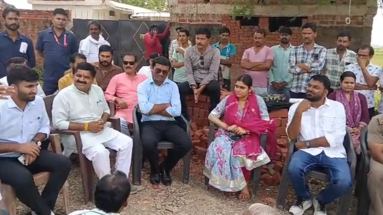 साहिलवारा में अंबेडकर प्रतिमा खंडित, विधायक ने उठाया नया प्रतिमा और सामुदायिक भवन का जिम्मा