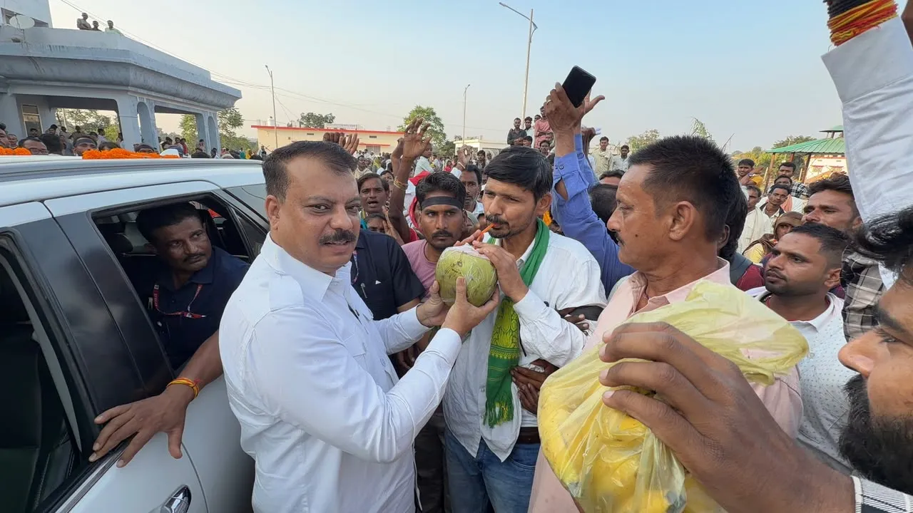 नेता प्रतिपक्ष उमंग सिंघार ने तुड़वाया अमित भटनागर का 28 दिनों से जारी अनशन, प्रशासन के खिलाफ जमकर नारेबाजी, चिता आंदोलन जारी रहेगा