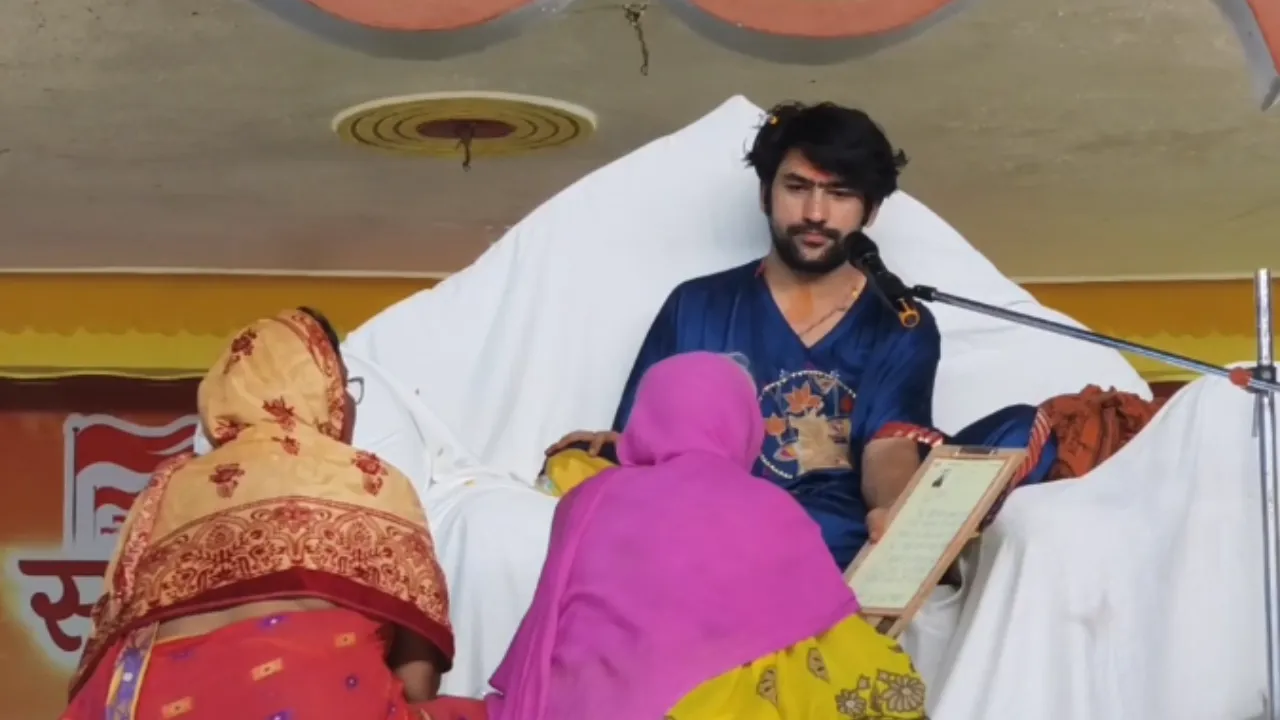 हटा में देर रात पहुंची सनातन हिंदू एकता रथयात्रा, भक्तों ने किया भव्य स्वागत