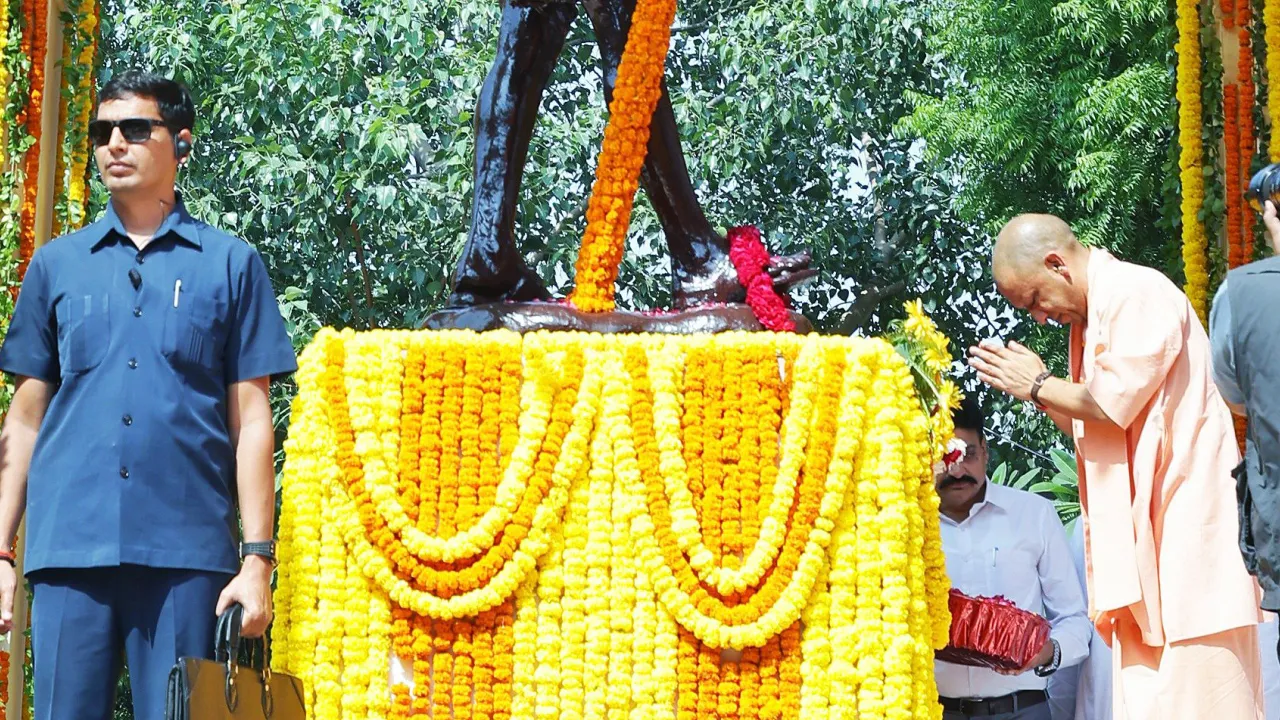 बापू का चरखा स्वावलंबन का आधार, ओडीओपी उसी भाव से ‘लोकल को ग्लोबल’ बनाने का अभियान