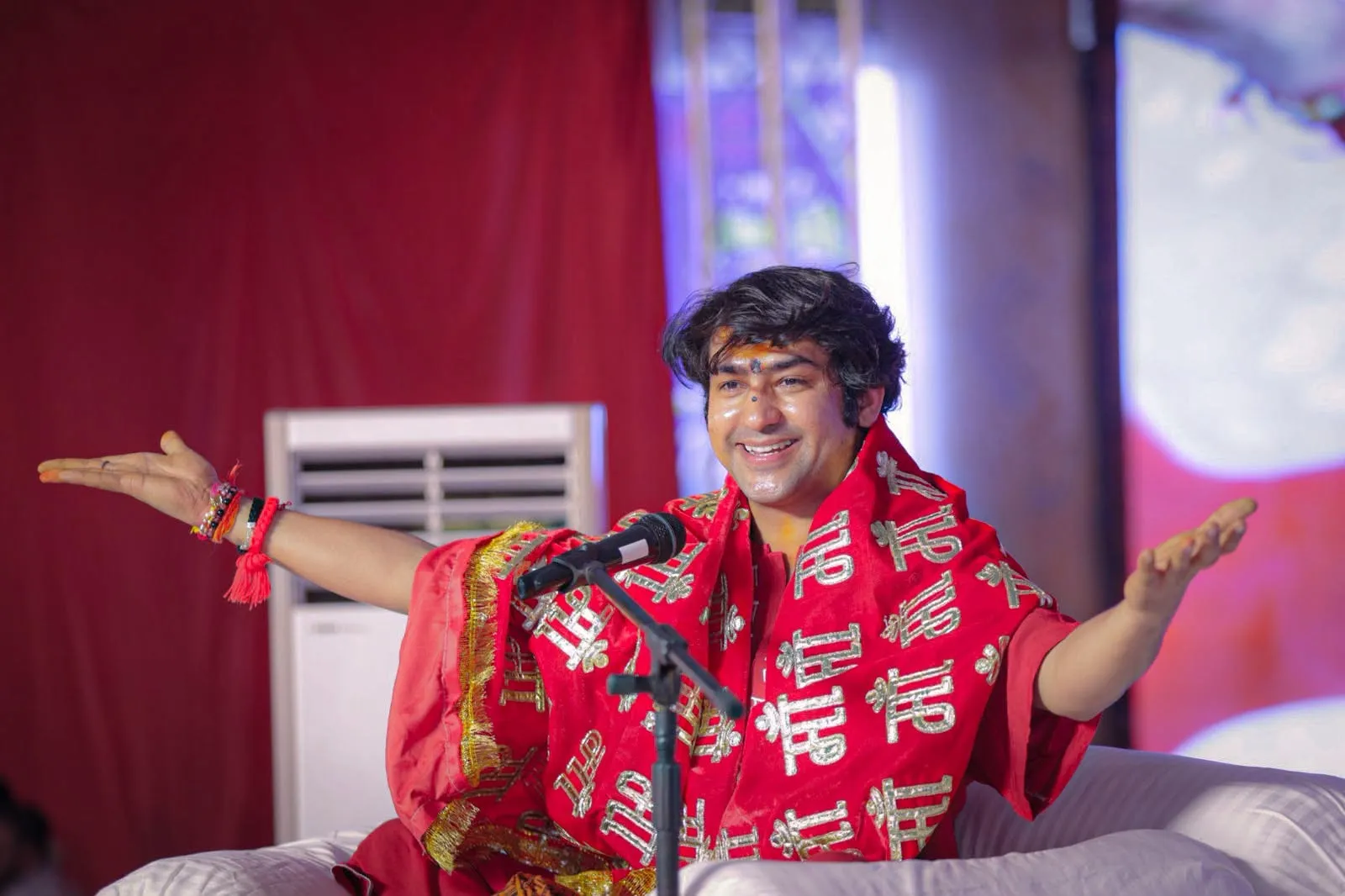 बागेश्वर महाराज ने किया बड़ा ऐलान, बोले- उद्घाटन पर होगी 3 दिवसीय कथा, सनातन संवाद में जुटे दिग्गज नेता व हजारों भक्त