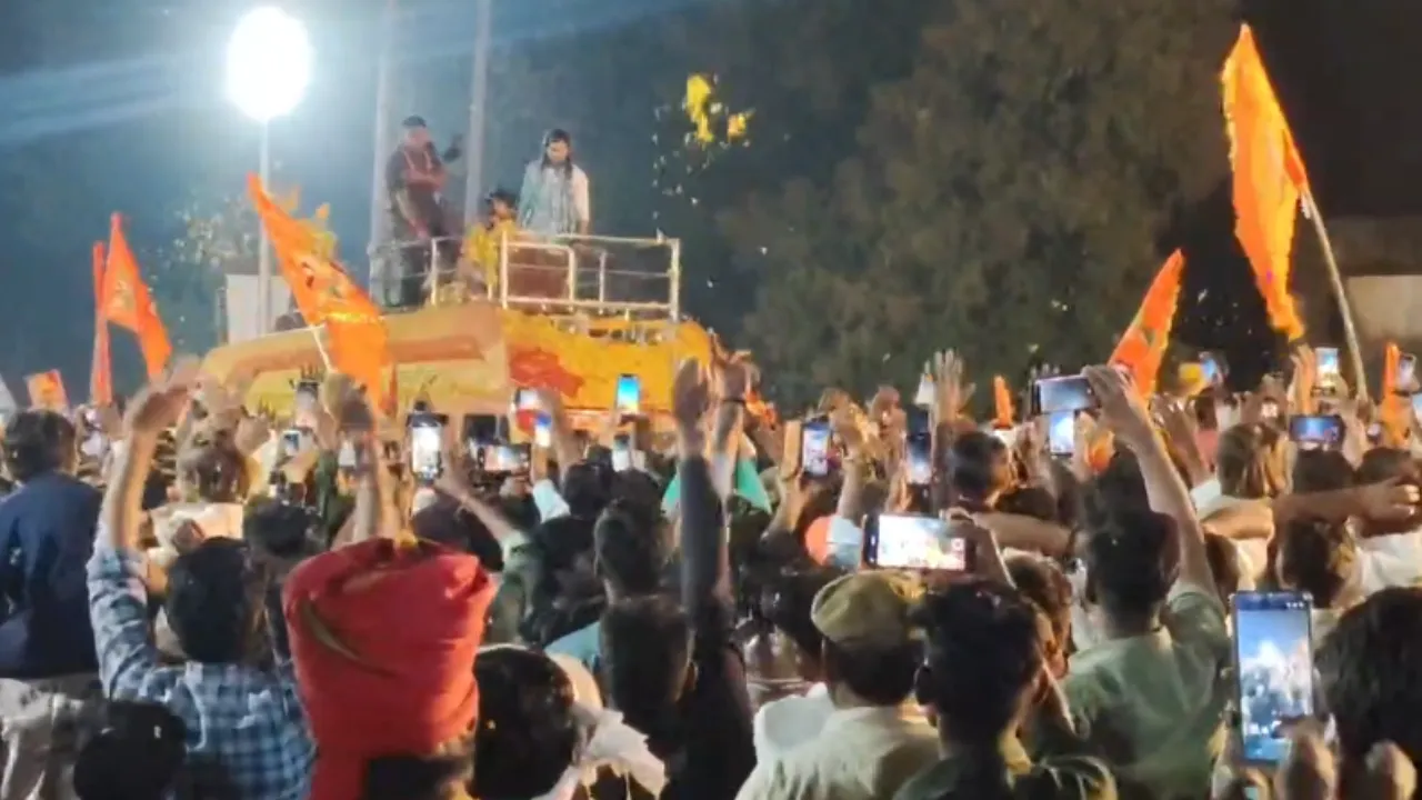 'नशा नाश की जड़, जाम पीना है तो भगवान का नाम पिएं' : सागर में बोले बागेश्वर महाराज