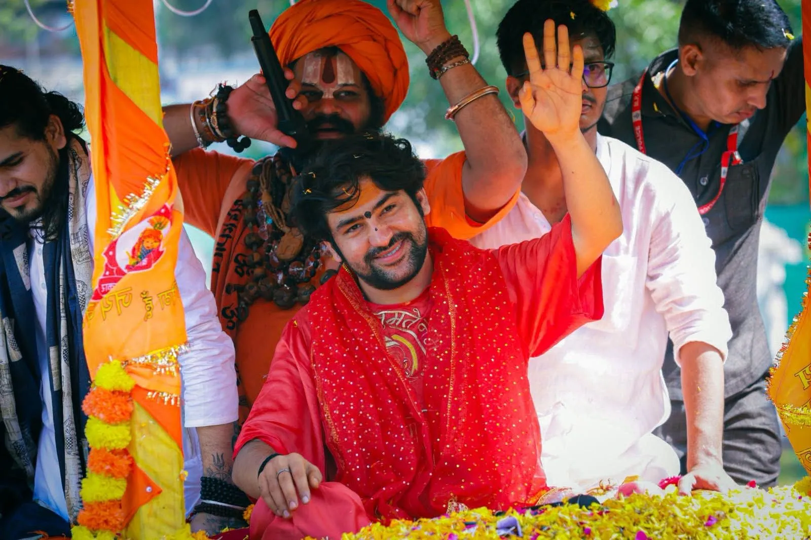 हमारे मुंह में ब्रेक नहीं है, बुंदेलखंडी में पति को खसम ही कहते हैं', करवा चौथ वाले बयान पर बागेश्वर महाराज की सफाई, करेरा की राजनीति पर भी कसा तंज