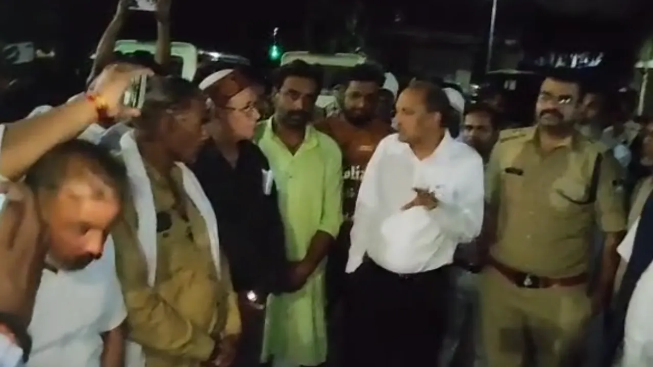 थाने के बाहर 13 घंटे डटे रहे ग्रामीण, एफआईआर की मांग पर पुलिस ने दिया कार्रवाई का भरोसा