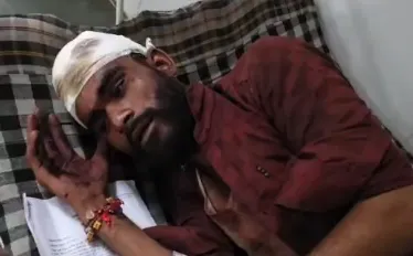 खेत से ट्रक निकालने से रोका तो युवक पर लाठी-डंडों से जानलेवा हमला; सिर में दर्जनभर टांके, ट्रामा वार्ड में भर्ती