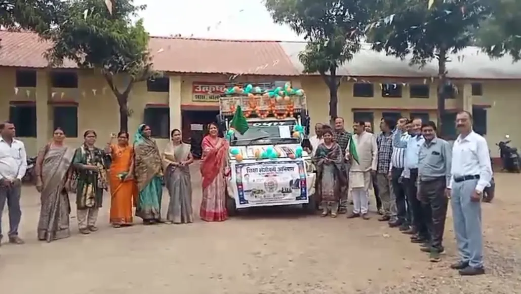 शिक्षा संजीवनी अभियान के तहत सरकारी स्कूलों की सुधरी तस्वीर, चिचोली में एक दर्जन से अधिक विद्यालयों को मिले डेस्क-बेंच
