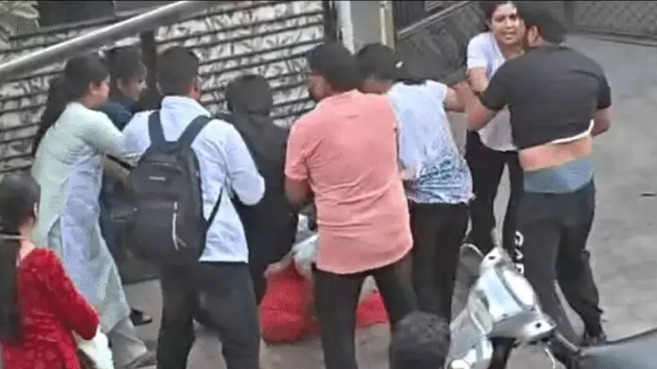 रिपोर्ट लिखाने पहुंचे बीजेपी कार्यकर्ता को थाने में पीटा-घसीटा, विधायक समर्थकों के हंगामे के बाद TI समेत 7 पुलिसकर्मी सस्पेंड