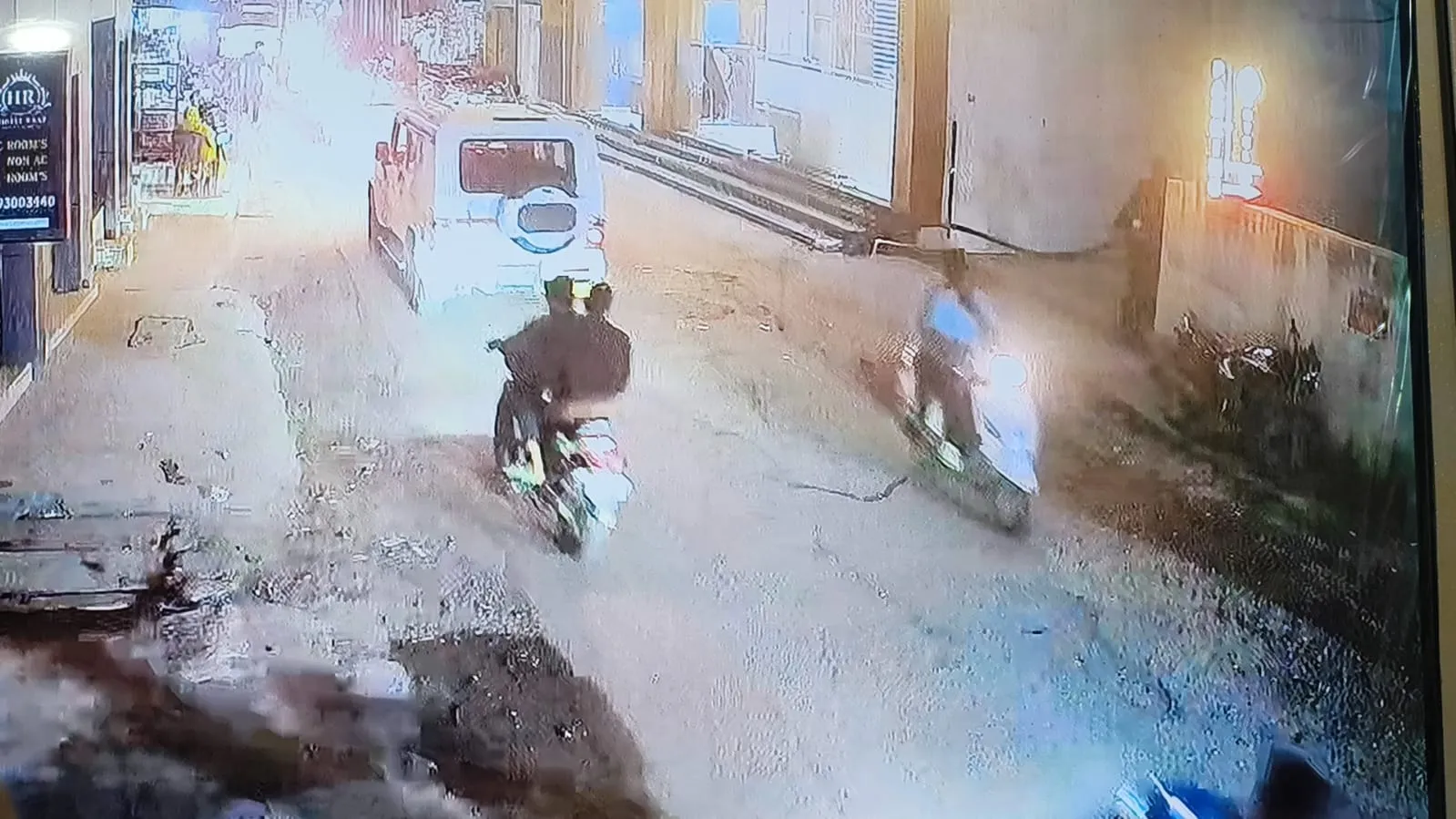 सफेद स्कूटी से पीछा कर दागी गोली, बाल-बाल बची जान; अन्नी और टीपू करिया पर आरोप