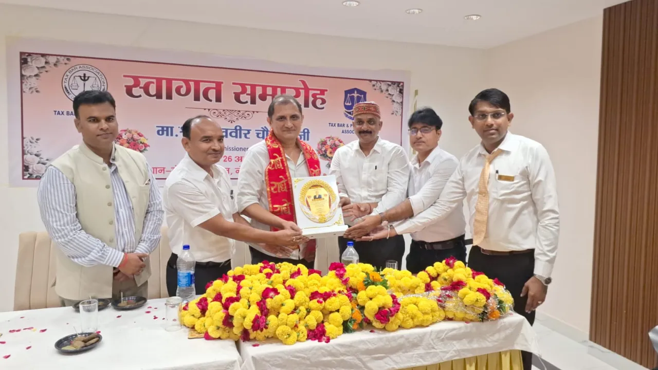 छतरपुर में मुख्य आयकर आयुक्त सुखबीर चौधरी का भव्य स्वागत, बोले- कर सलाहकार राष्ट्र निर्माण के शिल्पकार हैं