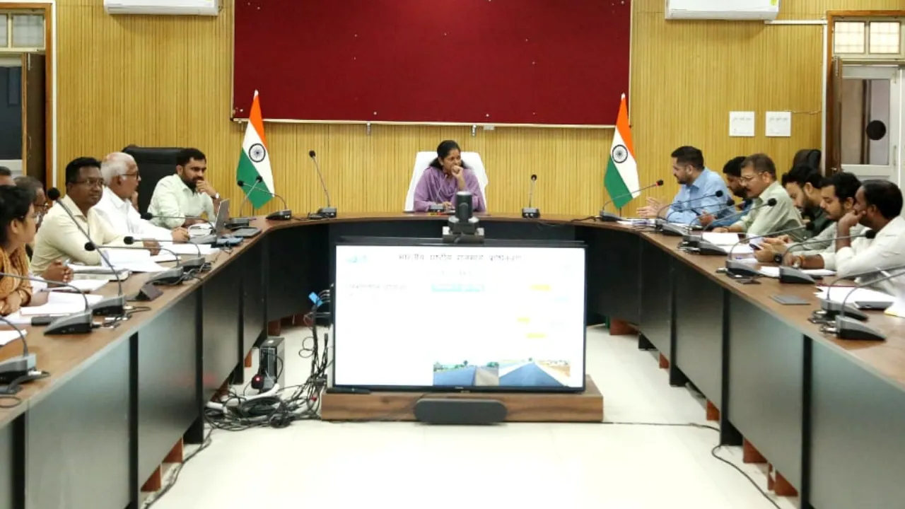 सरकारी निर्माण कार्यों पर कलेक्टर की सख्ती