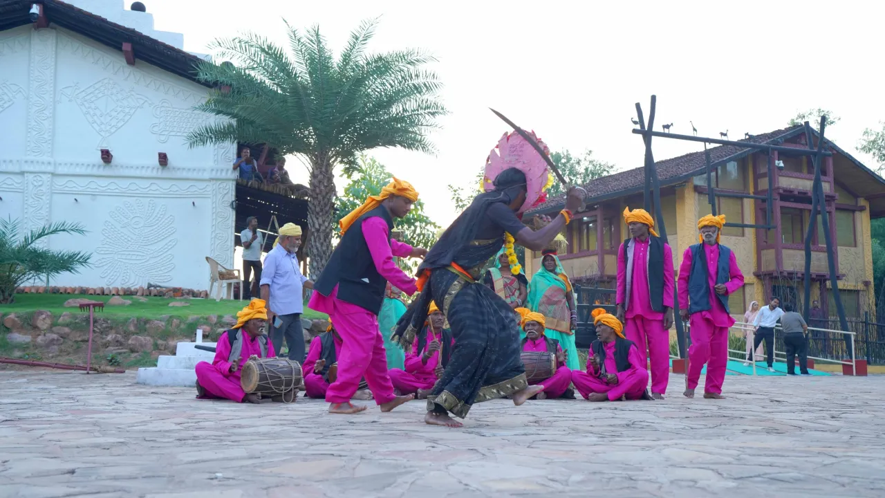 लोकसंस्कृति से सराबोर हुआ ‘देशज’ मंच, काली खप्पर नृत्य ने बिखेरी जनजातीय ऊर्जा