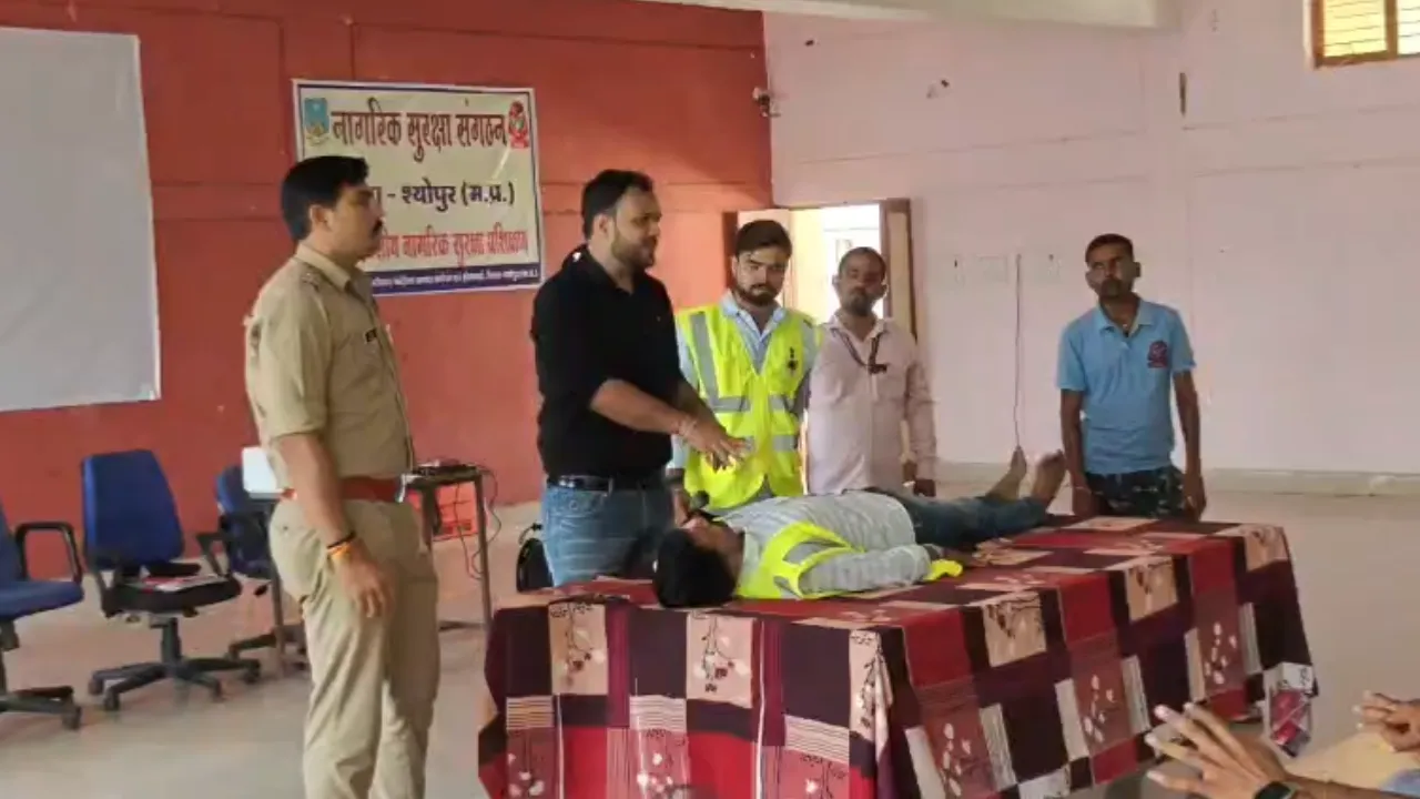 वॉलंटियर्स ने सीखा रेस्क्यू, प्राथमिक उपचार और सड़क सुरक्षा