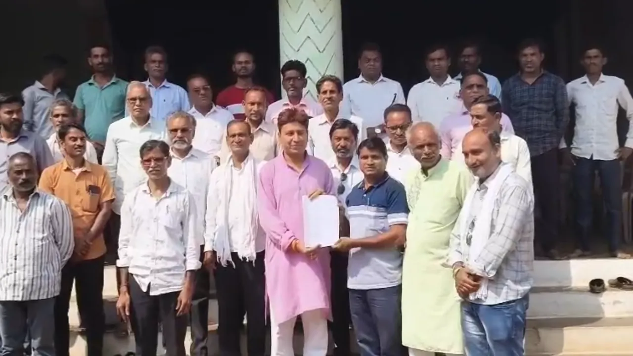 नहर से पानी की मांग को लेकर विधायक को सौंपा ज्ञापन, 22 अक्टूबर से अनिश्चितकालीन भूख हड़ताल का ऐलान