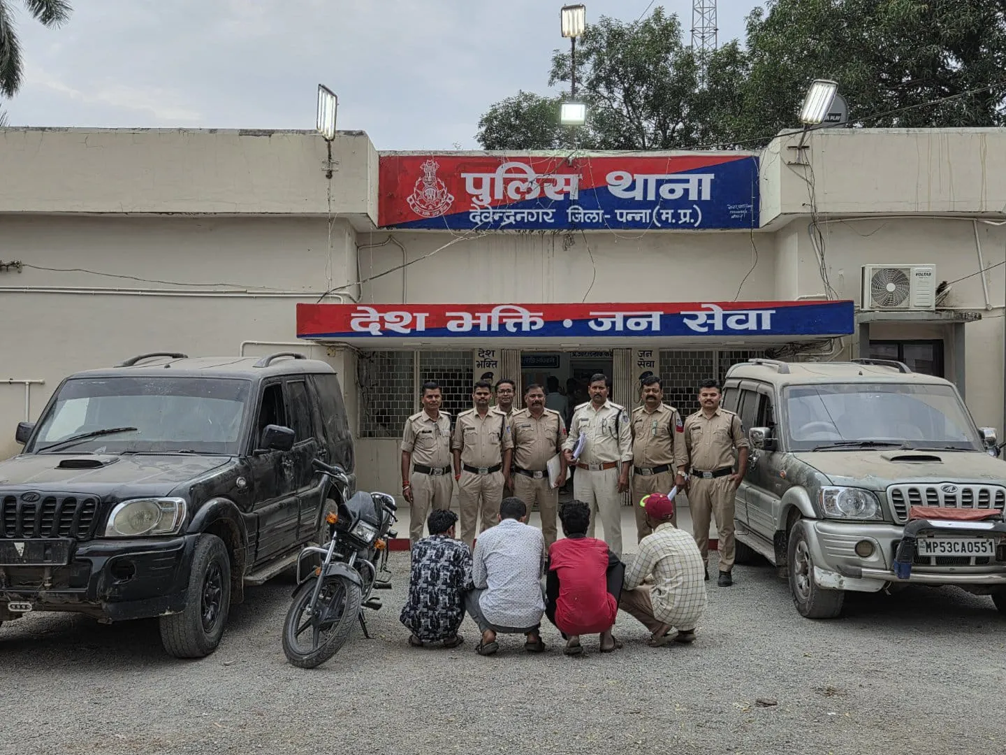 लग्जरी गाड़ी में मवेशियों को ठूंसकर फरार होने वाला सिंडिकेट बेनकाब, पन्ना पुलिस ने सतना से 4 को किया गिरफ्तार