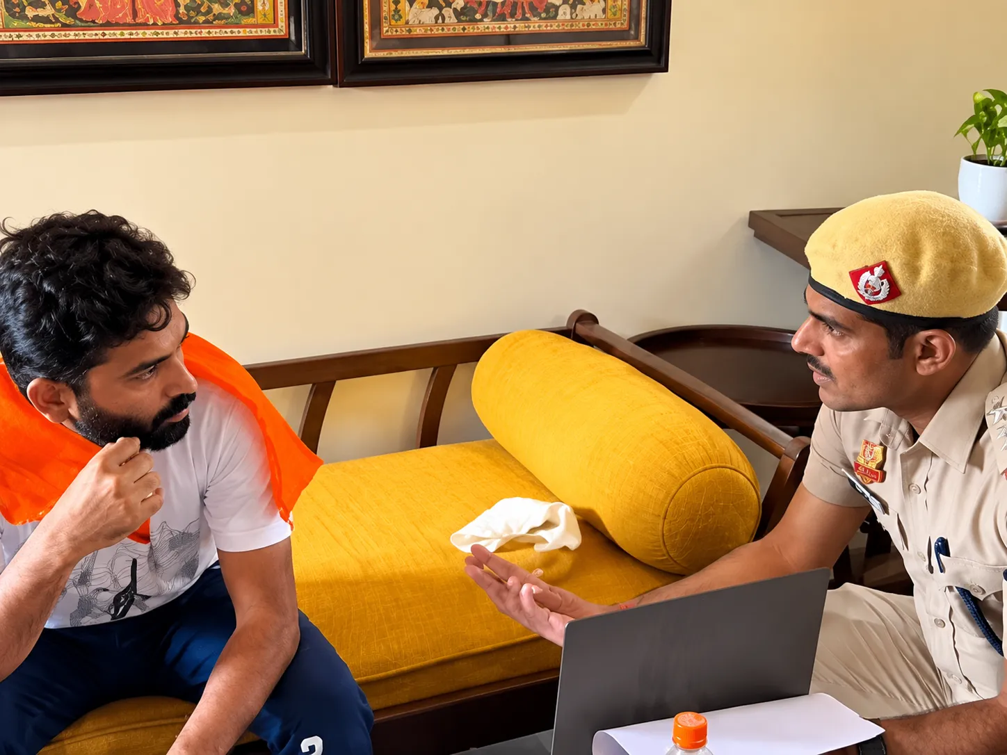 शाम 5 बजे सेंट्रल पार्क में जुटने का आह्वान, अभिजीत दीपके के बंगले पर पहुंची पुलिस