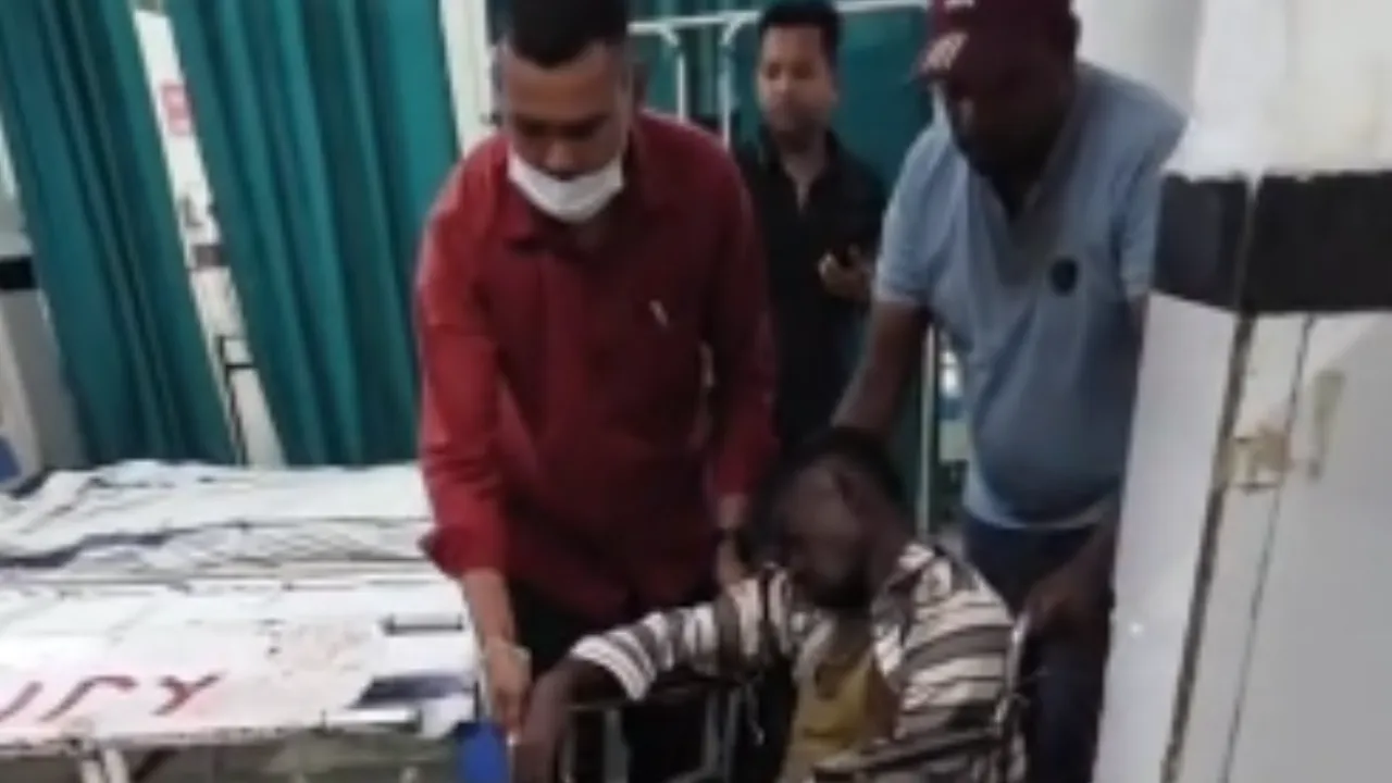 छतरपुर में 15 फीट ऊंची छत से गिरा आदिवासी युवक, हालत नाज़ुक होने पर ग्वालियर रेफर