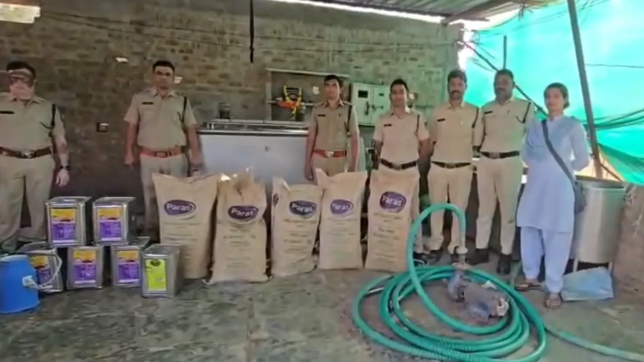 नकली दूध बनाने के प्लांट का पर्दाफाश, 6 कट्टे पाउडर और 40 लीटर केमिकल जब्त