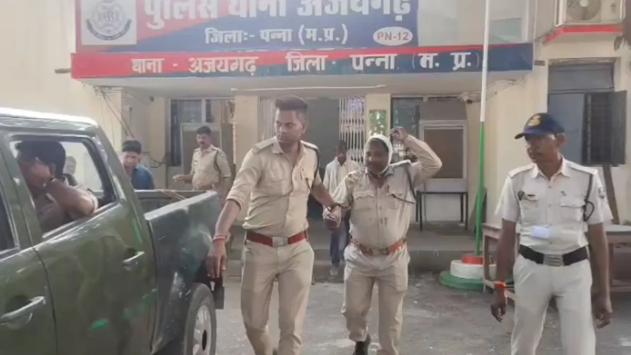 ग्रामीणों और संयुक्त टीम के बीच लाठी-डंडे चले, दो वनकर्मियों और महिलाओं सहित कई घायल